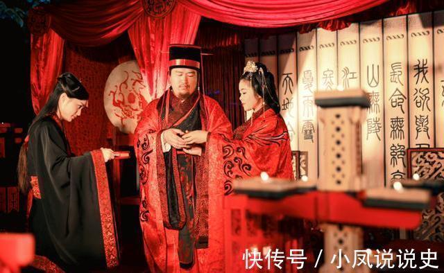 恶霸@骂人不带脏字的对联:吕府姑娘下口大于上口,看懂下联的才厉害