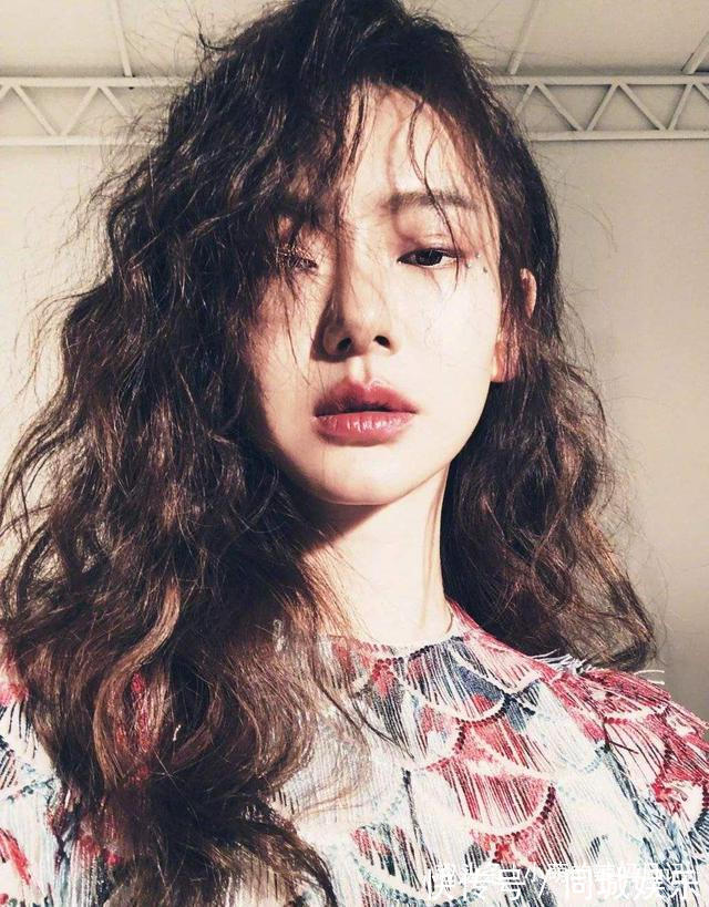 羊毛卷 不管多大年纪的女人,这4种发型尽量少弄,不仅像大妈还伤发