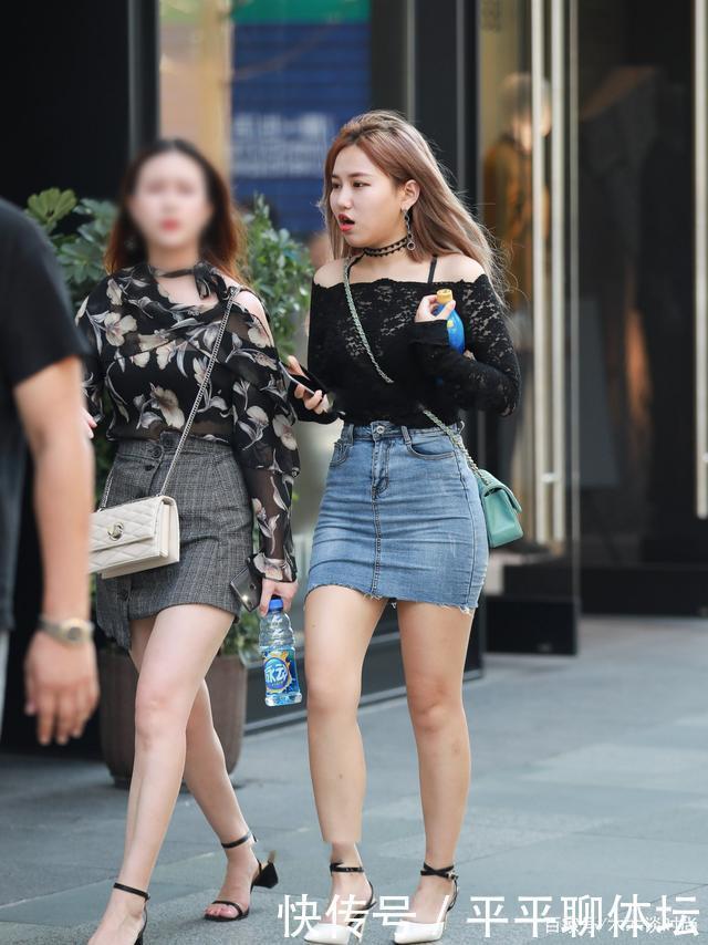 内搭方式|打底衫搭配牛仔短裙,配上高跟鞋,高级时髦