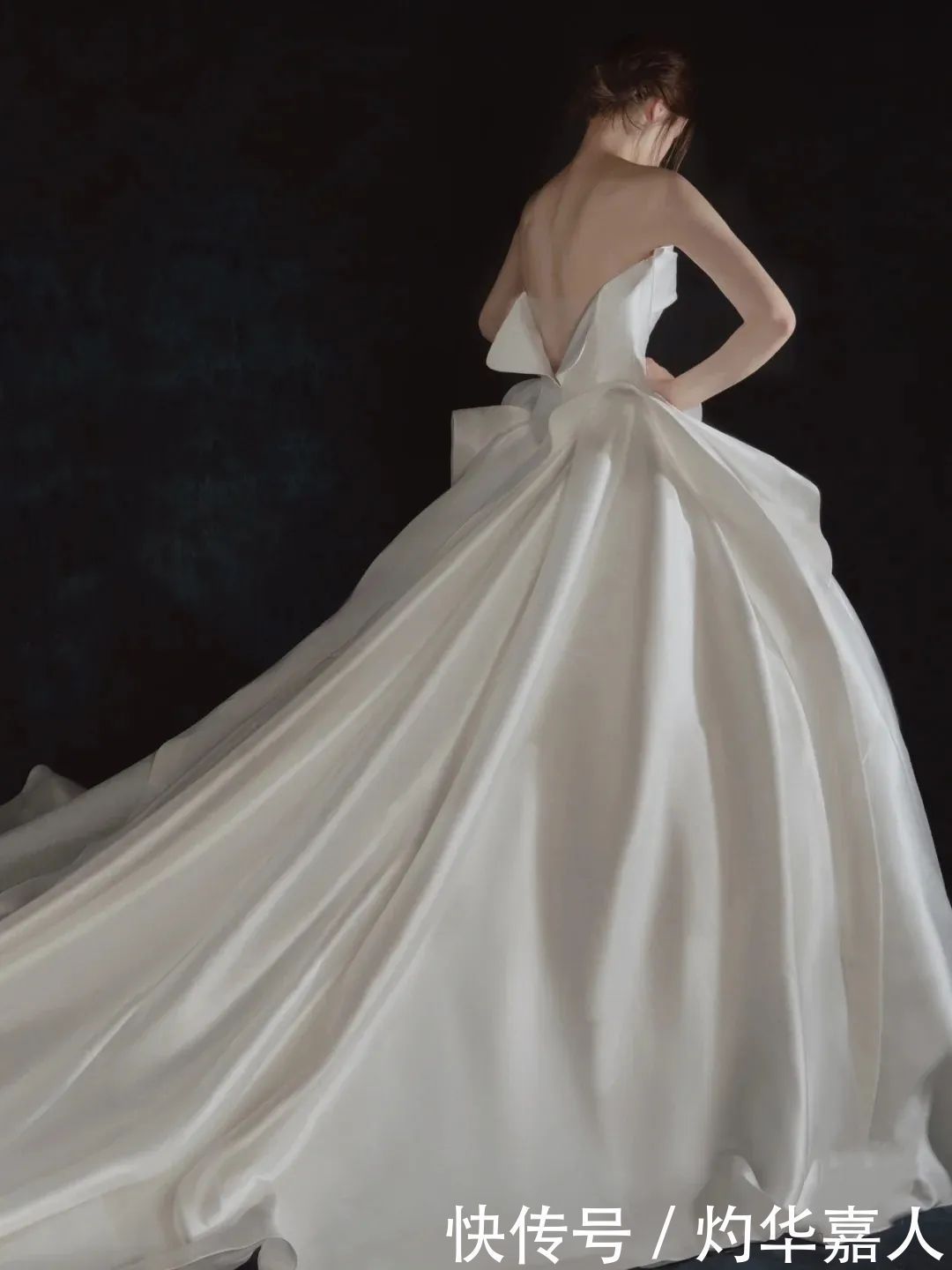 婚纱中的白月光丨那些气质女神都爱的缎面婚纱