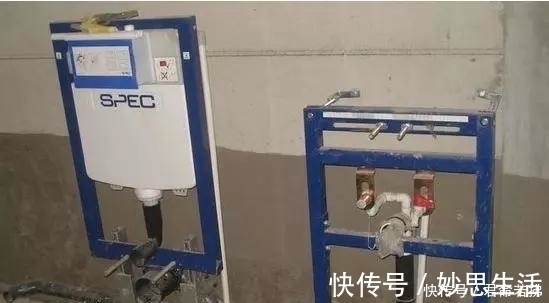 73平|师傅在卫生间砌半堵墙,邻居看后竟赖着不走,非要师傅去她家装