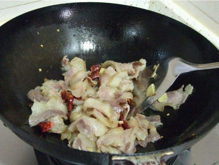 30年厨师长：炒腊肉时，多加一步，不然又硬又柴很难吃