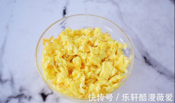 韭菜盒子|在家做韭菜盒子，鲜香四溢，美味可口