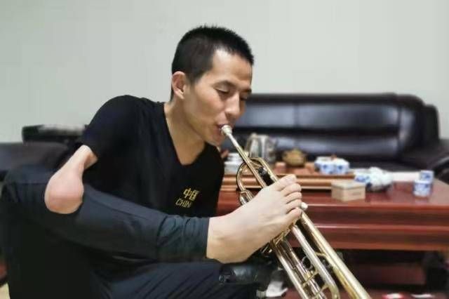 证书|无臂健将丁二伟的逆袭