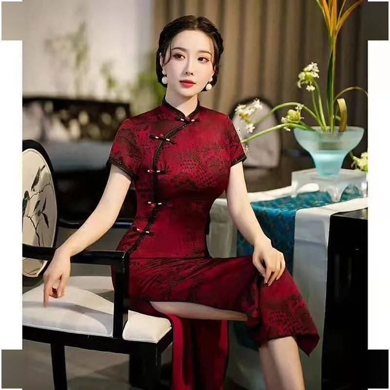 天生适合穿旗袍的女人，身上有3个“特点”