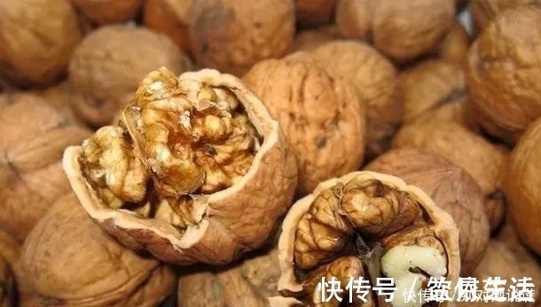 核桃|核桃生吃还是熟吃好什么时候吃最营养营养师给出了,详细解答