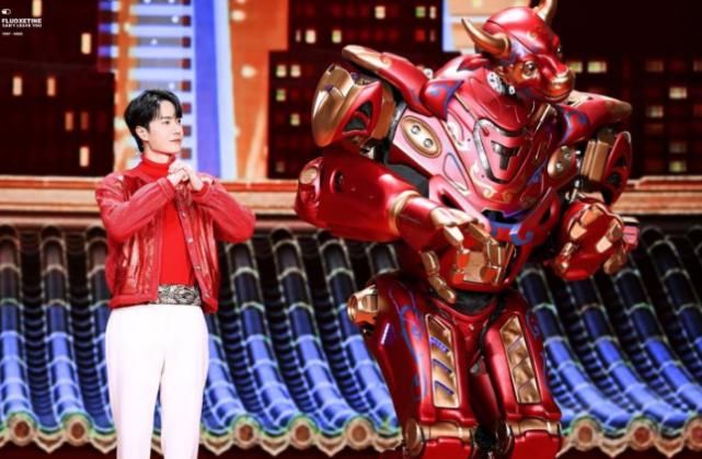 央视春晚亮点多：周杰伦撞脸陈赫，韩红酷似刘欢，倪妮最吸睛