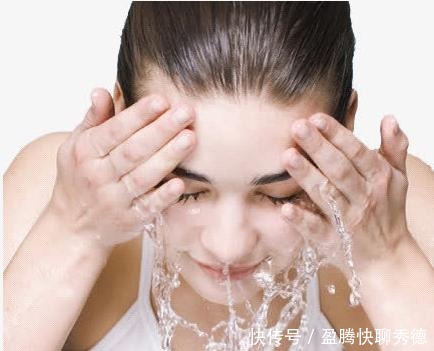 敷完面膜要洗脸吗？揭秘美容院面部清洁步骤！（实拍图）