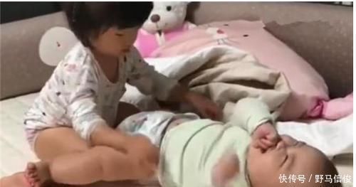 性别|3岁姐姐给弟弟换尿不湿，发现弟弟和自己不一样，反应让人笑抽