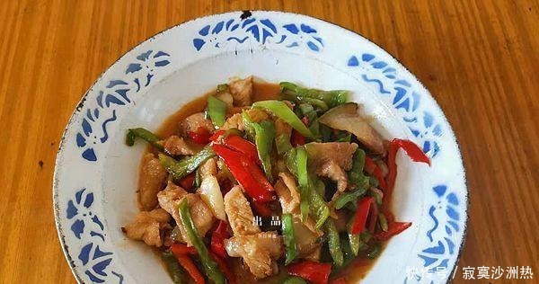 回家陪婆婆吃午饭,做了四菜一汤,荤素皆美味,大家吃得好开心!