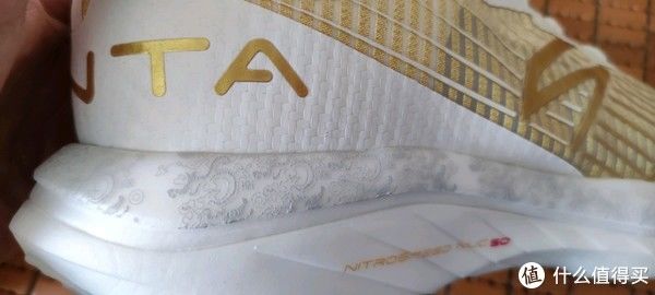 挑灯论鞋|闲来挑灯论鞋 篇六十四：痛点小改，渐趋无敌——C202gt奥运配色开箱及对比