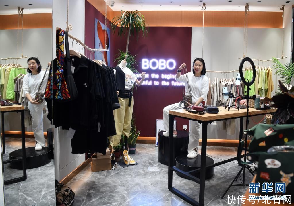 河北白沟：直播“带火”电商销售