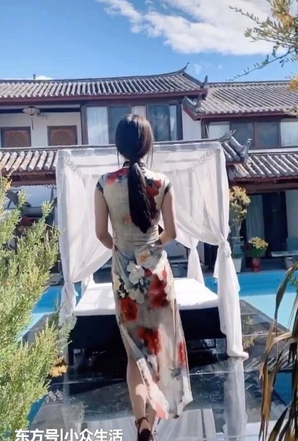 绽放|街拍背影好看的旗袍辣妈,绽放成熟女人知性