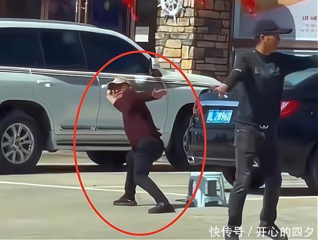 浙江舟山大排档为招揽客人,使出百般招数,方式如指挥战斗机