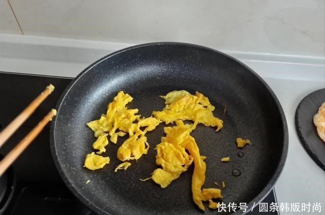  分量|晒晒夫妻俩的轻食早餐，分量少还一人一半，网友老两口也浪漫