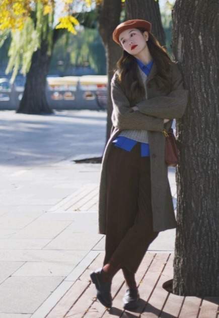 针织衫 优雅与身材无关,气质女人更适合“大衣+针织衫”,冬季穿刚刚好