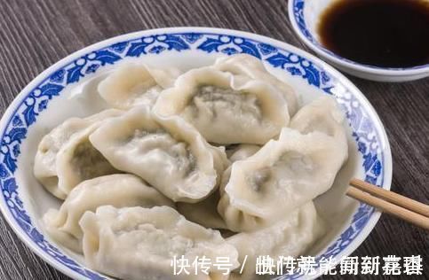 大厨|煮冻饺子,最忌开水下锅,饭店大厨:掌握3点,饺子鲜香不破皮