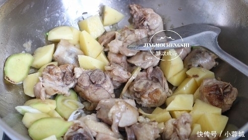 土豆|天热不想下厨,学学此懒人饭做法,饭菜一锅齐,比叫外卖都快