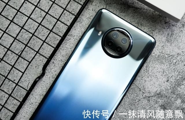 后置|从1999元跌至1299元,一亿像素四摄+256GB,已沦为标准千元机