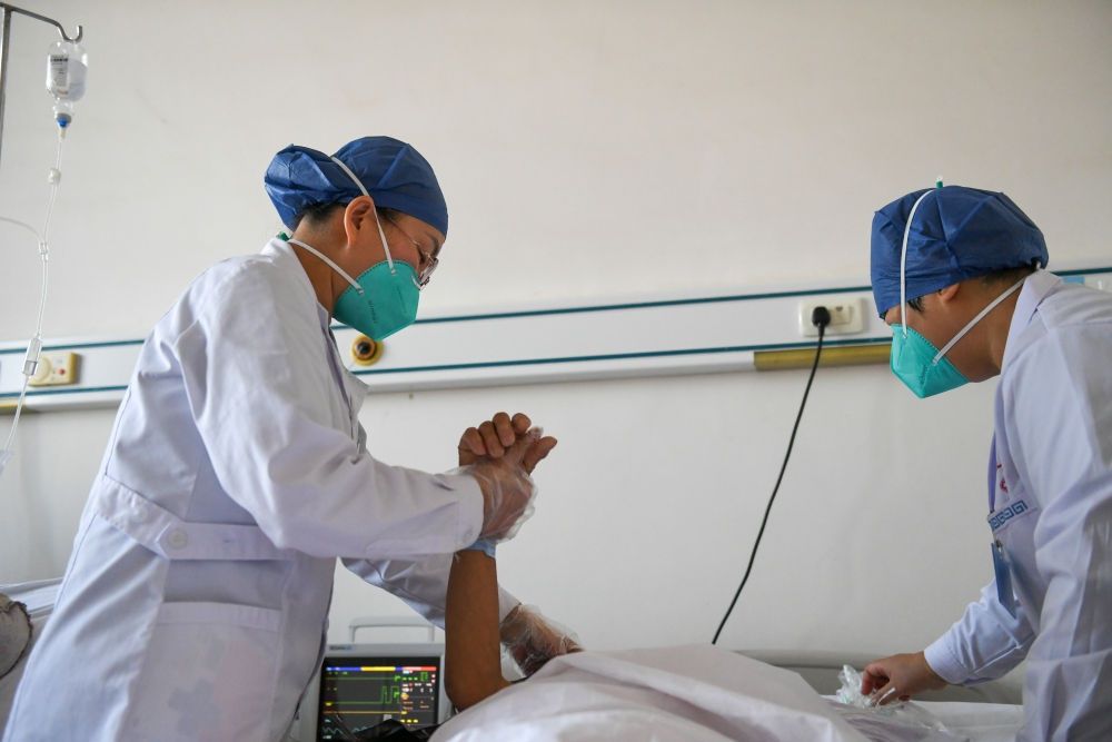 紧急医学救援队|内蒙古额济纳旗：疫情期间看病找“国家队”