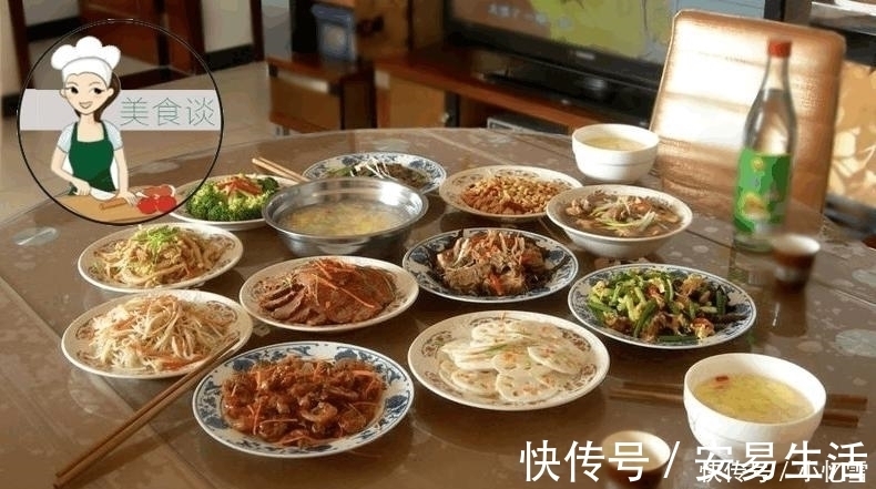 周末家庭聚餐,老妈嫌在外面吃太破费,做了11菜一汤,吃个精光