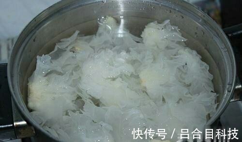 女人|银耳和它是绝配,女人要多吃,防老抗衰效果好,肤白貌美人人夸