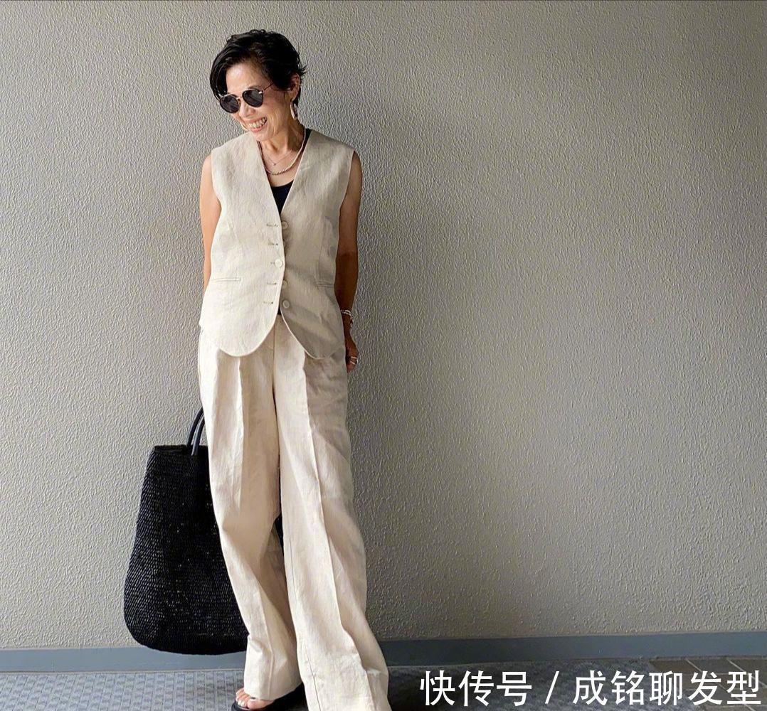 牛仔|奔六也要穿出时尚感，这位博主的搭配减龄又洋气，美得猜不出年龄