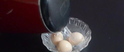 把鸡蛋放白酒里泡一泡，作用真厉害，解决了很多人的困扰，太实用了