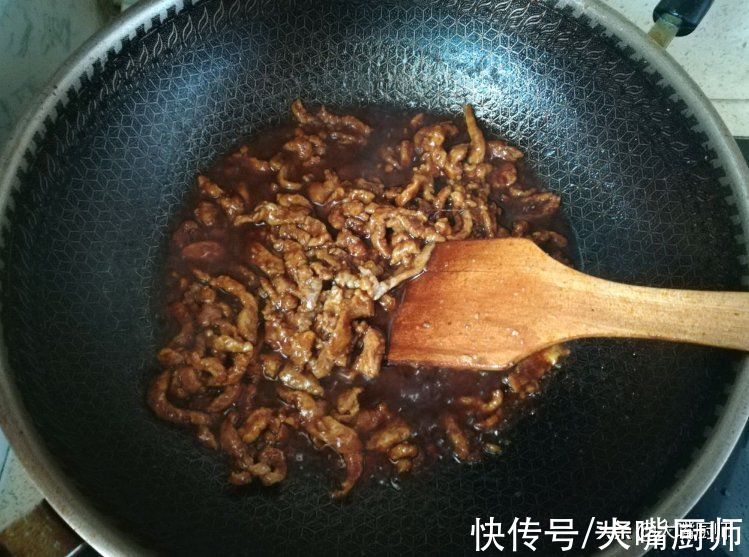 不管肉丝还是肉片，最忌切好就炒！牢记4个步骤，滑嫩可口无腥味