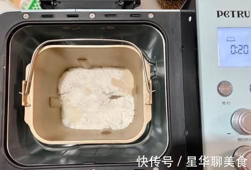 松软的面包体与丰富馅心让人欲罢不能,而且做法超简单,新手快学