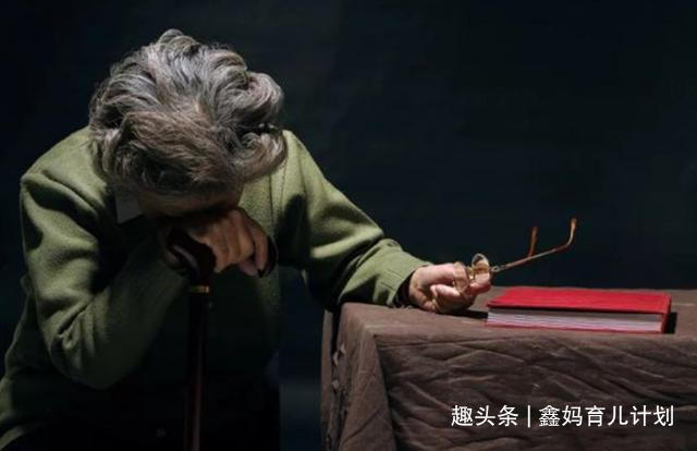 老行为|国外孩子18岁后不问父母要钱没那么简单,这种啃老方式更打脸