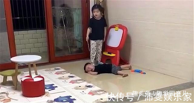 瑟瑟发抖|姐姐教训弟弟，妈妈儿子，还有50天开学，忍一忍就过去了
