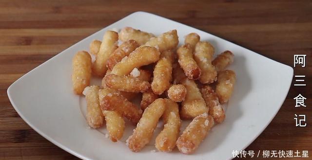 入适量|糯米粉这样做真是太香了,开水一烫,香甜酥脆,出锅全家抢着吃!