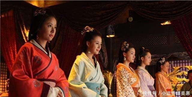 嘉靖皇帝|皇帝大殿当中出糗,13岁宫女不懂事放声大笑,没想到却改变命运