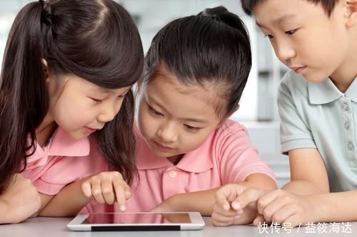 洪水猛兽|孩子痴迷手机,和父母4个坏习惯有密切关系,别说你没做过