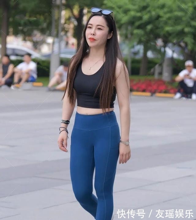 打底裤 穿“御姐范”的打底裤,裙子是个不错的选择,还是跳舞!