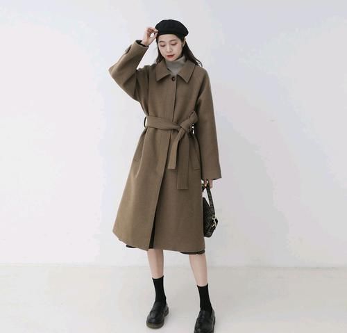  时尚|高级的冬季穿搭难吗？白色毛呢大衣配直筒裤就很时尚，值得借鉴