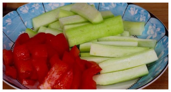 才知道原来面条还能这样吃,不用水煮,比炒面还好吃,太香了