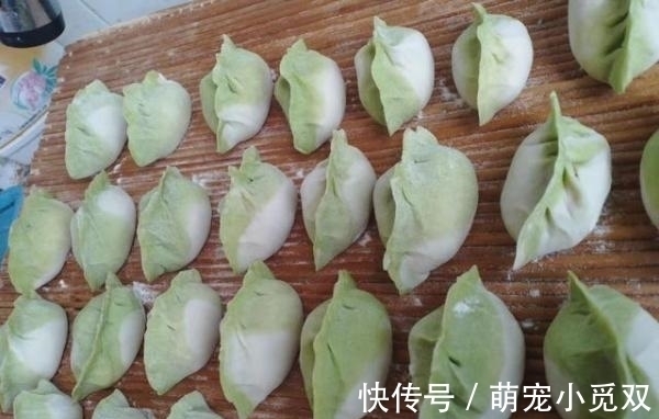 包饺子和面,加盐是大错!换成这个,不用沾手,饺子不破皮更营养