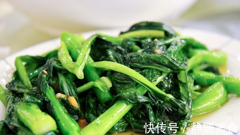 沥下水|青菜直接炒就大错特错,下锅前先做2件事,翠绿脆嫩,孩子主动吃