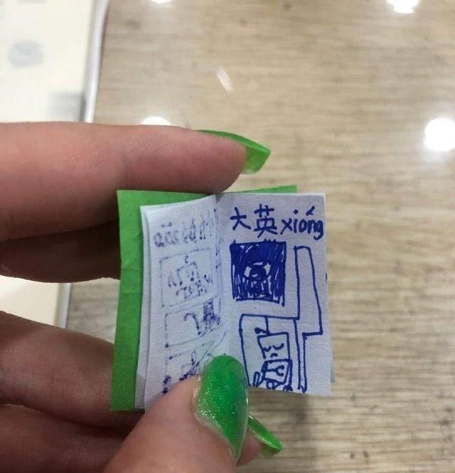 开头|小学生自制漫画，仅“指甲盖”大小，内容比柯南还烧脑，真看不懂