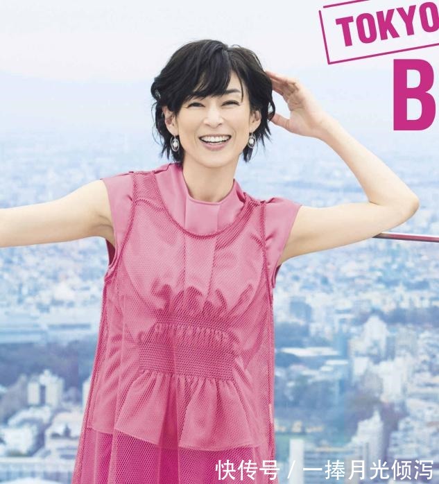 项链 奔五奔六的女人别总穿深色衣服,试试这些亮色穿搭,时髦更显年轻!