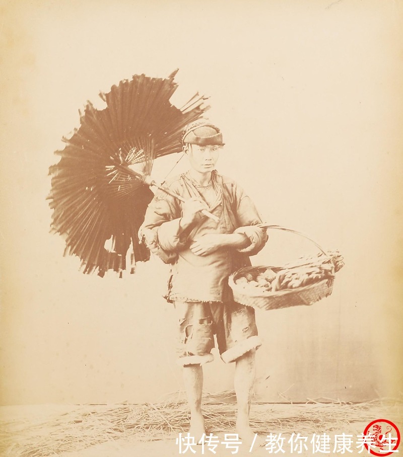 李鸿章|晚清老照片李鸿章面无表情,小商贩破衣烂衫,富家女小脚纤细