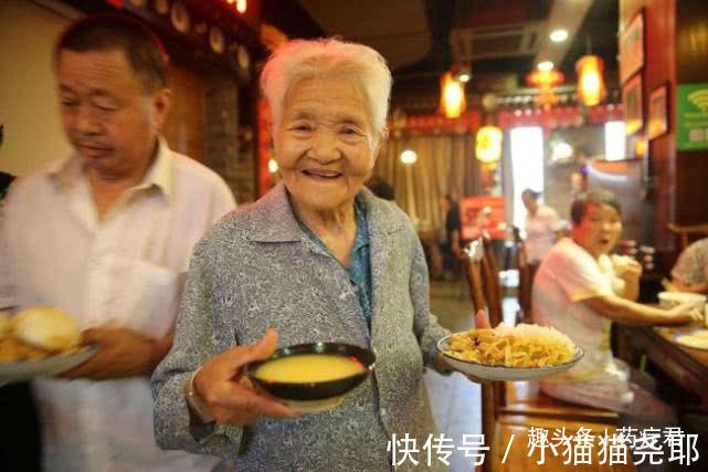 饭菜|老人言,人过60岁,有三种饭要少吃,看完很受益!