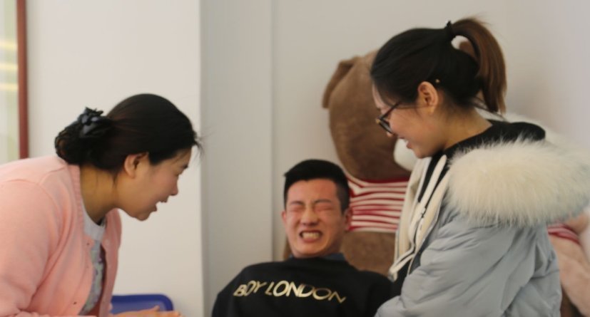 中国人|28岁产妇分娩大出血,丈夫悉心照顾孕妈,出病房之后却立即离婚