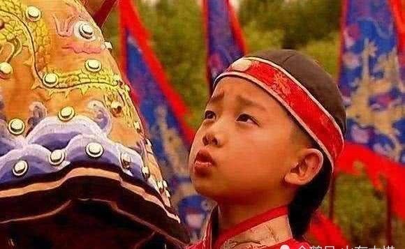 弘历|第一次见到12岁的乾隆,康熙为何惊得放下酒杯?真相原来是这样