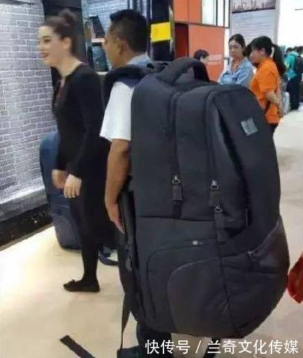 |搞笑趣图段子:女儿太美走路都能收到花,父亲辞职做贴身保镖