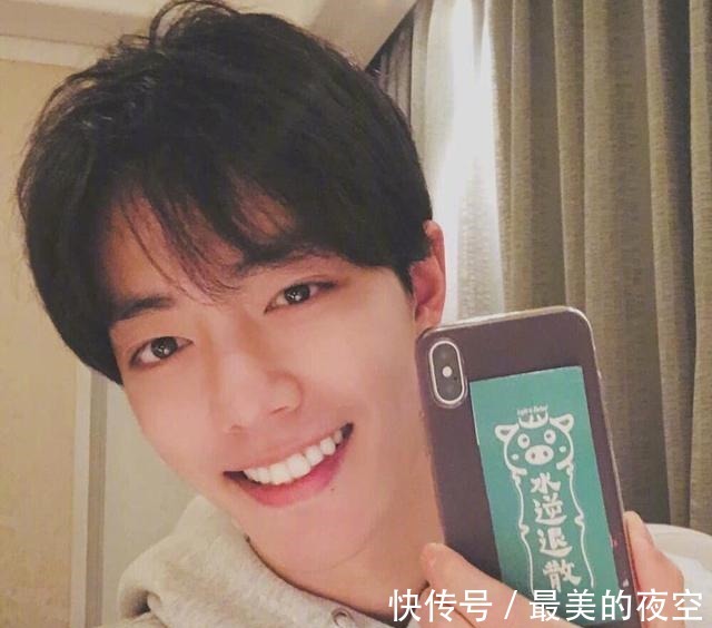 經典詠流傳|肖戰過年期間7個節目各大衛視連播,京劇搖滾現場作畫,無所不能