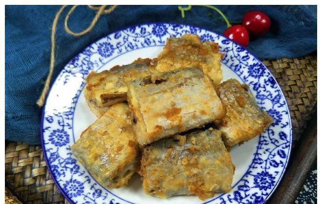 带鱼段|炸带鱼，有人调面糊，有人直接炸，大厨：都不对！这才是正确做法