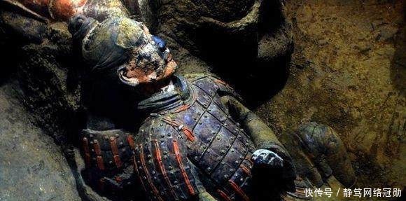 坚毅|秦始皇兵马俑刚出土时的“彩照”:色彩斑斓,目光坚毅,宛如真人